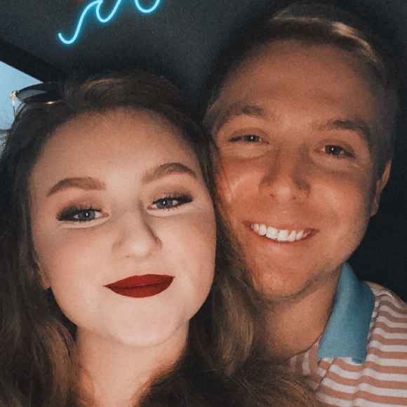 Meet your Posher, Alyssa - Picture 2 of 9